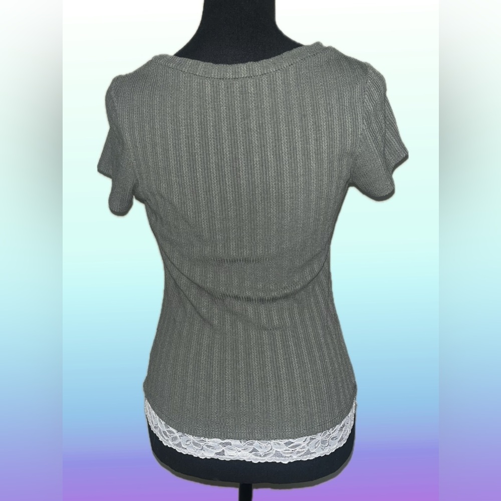 No Boundaries Olive Ribbed Button-Front Top - Picture 3 of 7